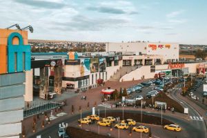 Măsuri ample de dezinfecţie, program redus şi o scădere a capacităţii food court, la ...