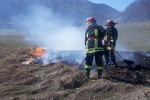 În plină pandemie, sucevenii au provocat opt incendii de vegetaţie în câteva ore