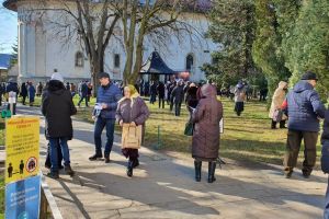 Slujbele religioase se vor desfăşura doar în aer liber, cu participarea a maximum 100 de persoane
