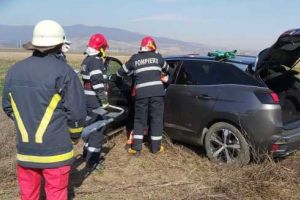 ACCIDENT rutier pe DN1, zona Oarda: O persoană încarcerată după coliziunea între două autoturisme. Trafic îngreunat