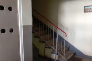 Baia Mare: Medicii ne sfatuiesc sa insistam pe dezinfectia scarilor de bloc