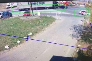 Video ȘOCANT: Momentul impactului dintre un camion şi un autoturism, surprins de camere de supraveghere