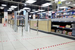 Kaufland anunţă noi măsuri: instalează geamuri de protecţie la casele de marcat