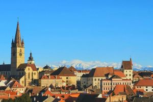 FOTO Sibiu, vedere superbă cu Munţii Făgăraş pe fundal – Ce spun sibienii care stau acasă