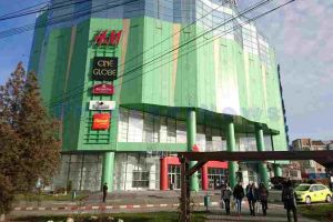 Magazinele din mall vor fi închise, cu excepţia celor alimentare şi a farmaciilor