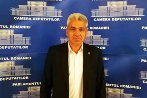 Cristian Achiţei îndeamnă la solidaritate şi încredere. „Coronavirusul roşu se dovedeşte în continuare mai nociv pentru români decât orice epidemie”