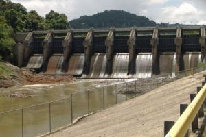 70000 de persoane au fost obligate plece din casele lor, după ce un baraj este pe cale de a ceda 