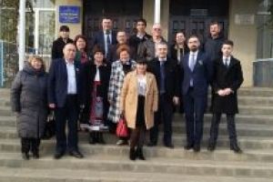 Mărţişor altundeva… (2)  Masca zâmbitoare a ospitalităţii