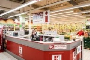 Măsură anti-coronavirus: Kaufland România instalează geamuri de protecţie la casele de marcat