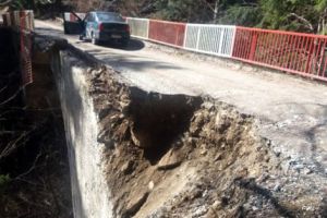 DRUMUL SE PRĂBUȘEȘTE SUB UN MUNTE DE… INDIFERENȚĂ