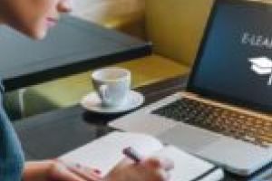 „Mi-aş dori să se ţină toate cursurile în acest mod!” Bilanţul primei săptămâni de învăţare în mediul virtual este îmbucurător!