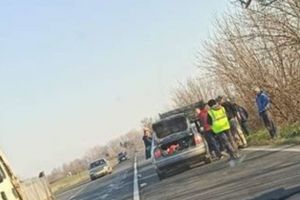 Trei persoane rănite în urma unui accident în lanţ, pe drumul ce leagă Timişoara de Moraviţa