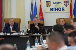 Cum se feresc angajaţii Consiliului Judeţean de coronavirus: ca să nu se mai înghesuie în birouri sunt trimişi acasă, iar şedinţele aleşilor se vor face prin videoconferinţă