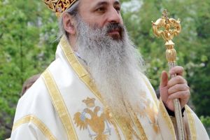 IPS Teofan: „Este vreme să ne retragem o clipă în intimitatea caselor noastre, până ce ...