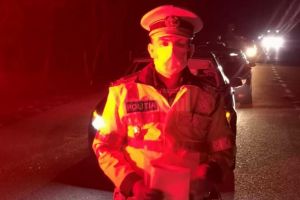 Zeci de maşini cu români care se întorc din străinătate au început să intre miercuri ...
