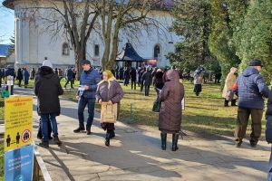 Slujbele religioase se vor desfăşura doar în aer liber, cu participarea a maximum 100 de persoane