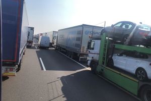 Coşmarul unui şofer de Tir din Sibiu – E blocat în vamă la Nădlac