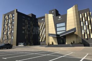 Hotelul Mandachi din Suceava este pus gratuit la dispoziţia cadrelor medicale care nu vor să ...