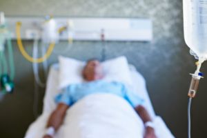 INFECTAT CU COVID-19, ÎN STARE GRAVĂ LA ATI