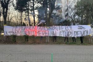 Mesaj de susţinere pentru medicii prahoveni, din partea suporterilor Petrolului Ploieşti