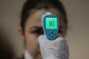 Caz inedit în Bucureşti: O femeie şi-a reclamat fiica venită din Franţa că nu respectă izolarea
