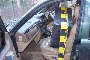 Autospecială de Poliţie de Frontieră avariată de un contrabandist, după o urmărire cu ...