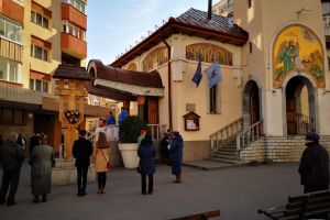 Mesaje pentru credincioşii ortodocşi şi romano-catolici: slujbele se vor ţine numai în aer liber. Care sunt celelalte reguli