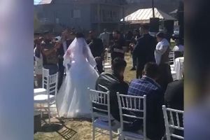 VIDEO Paranghelie pe timp de pandemie – Nuntă de ţigani, întreruptă de poliţiştii din Argeş