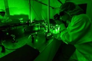 Au început primele experimente cu laserul de la Măgurele, cel mai puternic din lume