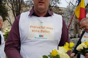 La oale cu PLUS Beiuş: Candidatul Sorin Brişcan şi-a ridicat de 8 Martie femeile în cap