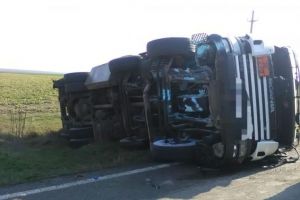Judetul Constanta. Accident rutier. O cisterna plina cu motorina s-a rasturnat (galerie foto)    