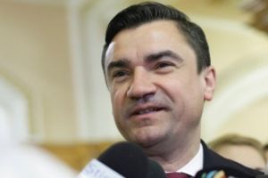 Ce borfas! Primarul Iaşiului declară că se testează săptămânal pentru COVID-19, deşi nu are acest drept. Intre timp, mii de romani asteapta...
