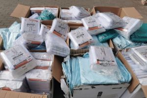 400 de combinezoane donate de Gigi Becali au ajuns la Spitalul Municipal Rădăuţi