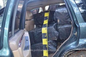 Autospecială de Poliţie de Frontieră avariată de un contrabandist, după o urmărire cu ...