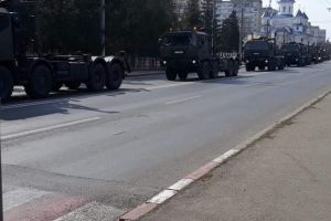 Un convoi militar a plecat ieri din Ploieşti către Otopeni, pentru instalarea spitalului mobil la Institutul 