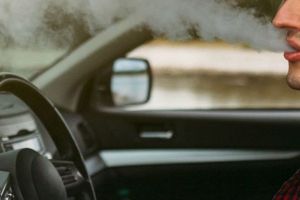 Drogat la volanul unui Mercedes, prins pe Dealul Viilor. Şoferul a rămas fără permis şi s-a ales cu dosar penal