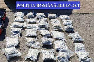 Traficant de droguri, prins în flagrant şi arestat. Peste 9 kg de cannabis şi cocaină confiscate