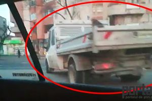 VIDEO. Codul Rutier, călcat în picioare pe Podul Golescu. Pe interzis, pe trecerea de pietoni!