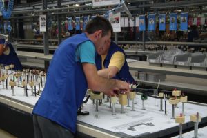 Dräxlmaier îşi suspendă activitatea şi la Braşov