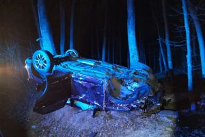FOTO Tragedie rutieră! Un bărbat a murit după ce s-a răsturnat cu maşina