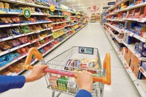 Două mari supermarketuri, veşti pentru toţi clienţii! Ce anunţă Kaufland şi Lidl
