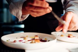 Bucătarul celui mai bun restaurant din lume oferă lecţii de gătit în vremea coronavirusului pentru toată lumea