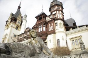 Casa Regală pune la dispoziţie 53 de spaţii de cazare de la Peleş pentru persoanele nevoite să intre în carantină