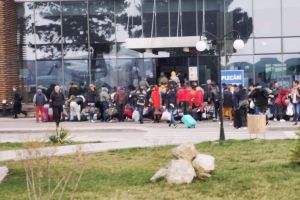 O cursă charter plină cu muncitori sezonieri în agricultură a decolat de la Suceava spre ...