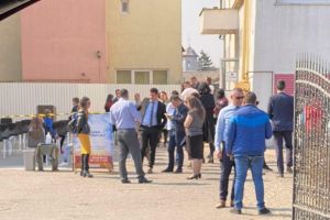 Imaginea din Ploiesti care confirma ca suntem primitivi. La biserica de pe str. Transilvaniei, 
