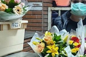 Târgu-Mureş: Flori pentru personalul medical care luptă cu coronavirusul!