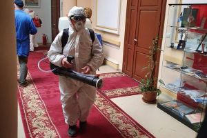 FOTO Sediile de la taxe şi impozite, primărie, prefectură şi CJ au fost dezinfectate pentru prevenirea coronavirusului