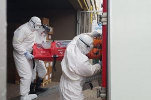 Suceveancă infectată cu coronavirus, transferată în stare gravă la Iaşi