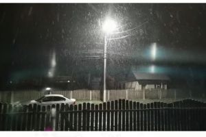 VIDEO Ninge, sâmbătă seară, la Botoşani. Temperaturile se apropie de 0 grade