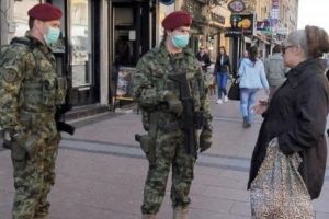 Ordonanţă militară. Grupurile mai mari de trei persoane, interzise!